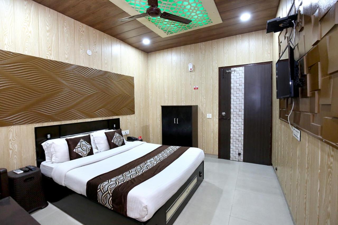 Oyo 8105 Royale Guest House Лудхиана Экстерьер фото