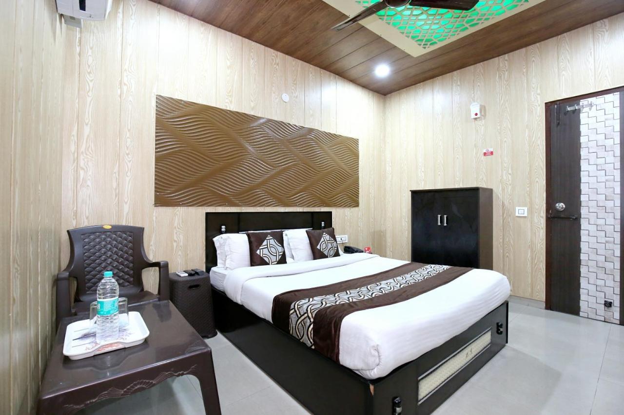 Oyo 8105 Royale Guest House Лудхиана Экстерьер фото